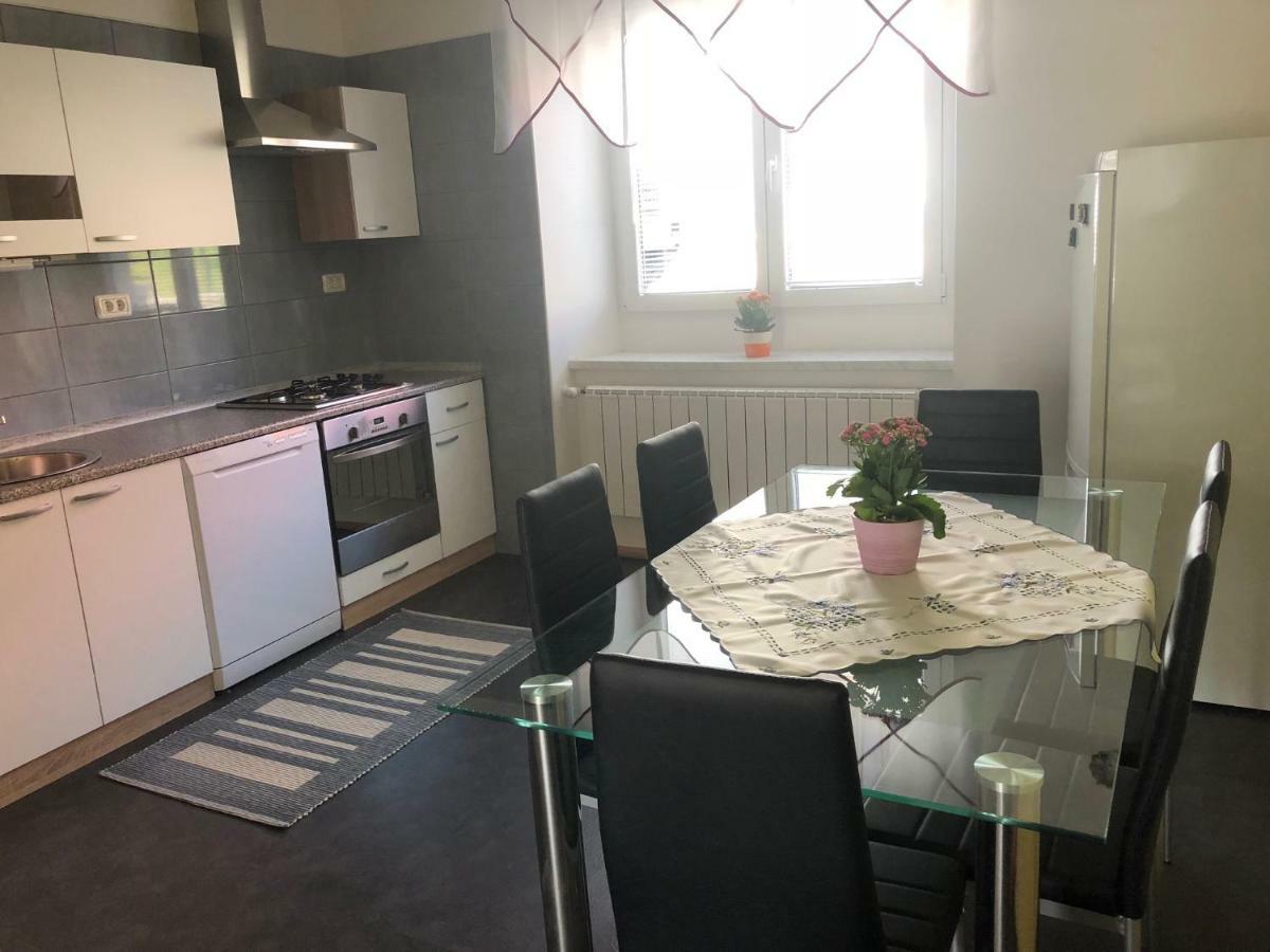 Apartma Mahnic 波斯托伊纳 外观 照片