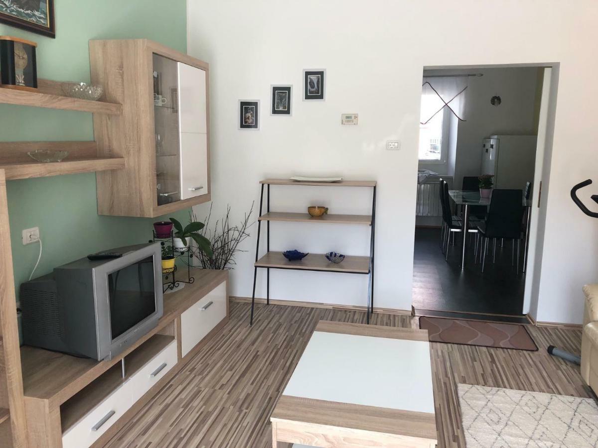Apartma Mahnic 波斯托伊纳 外观 照片